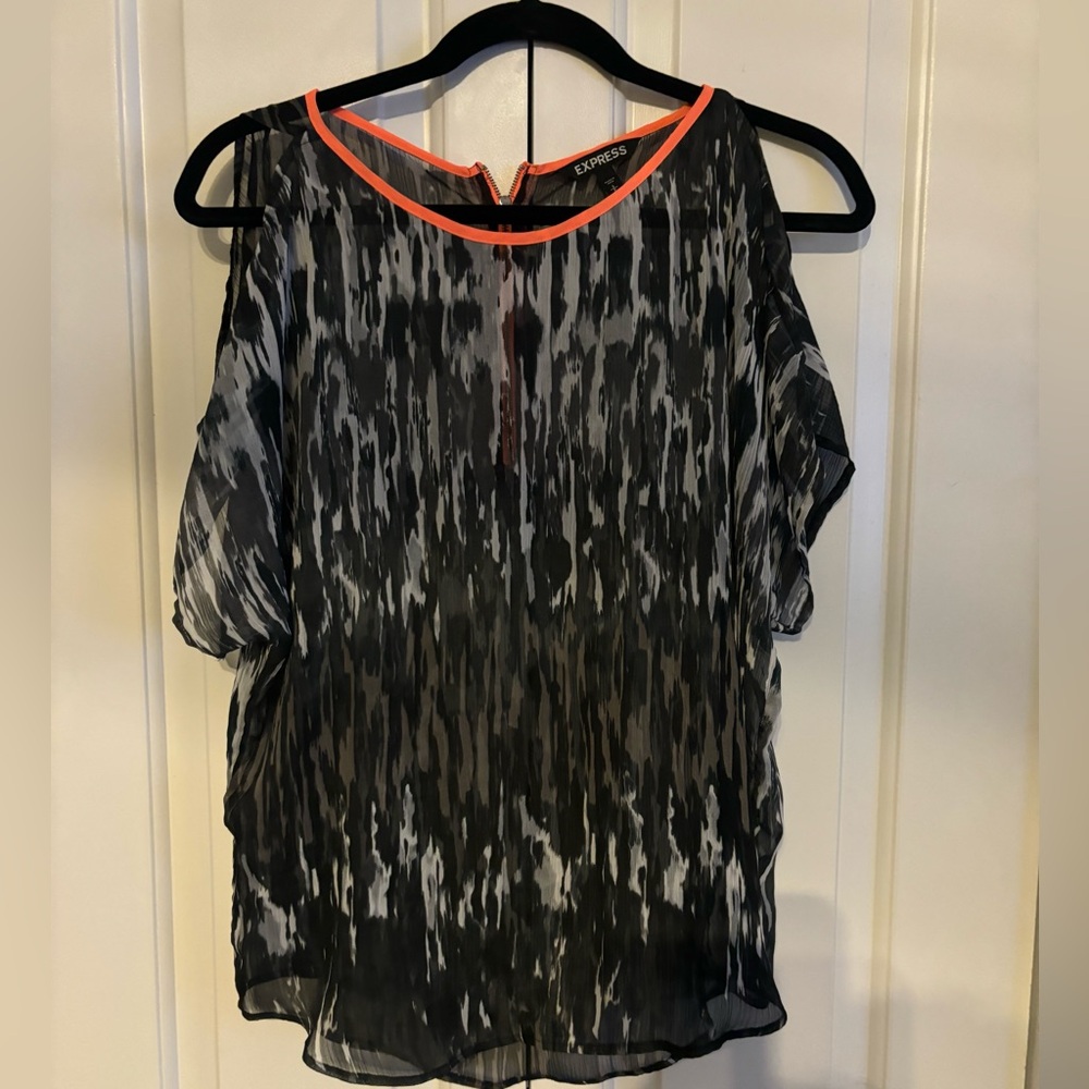 Peek a boo shoulder top - Express